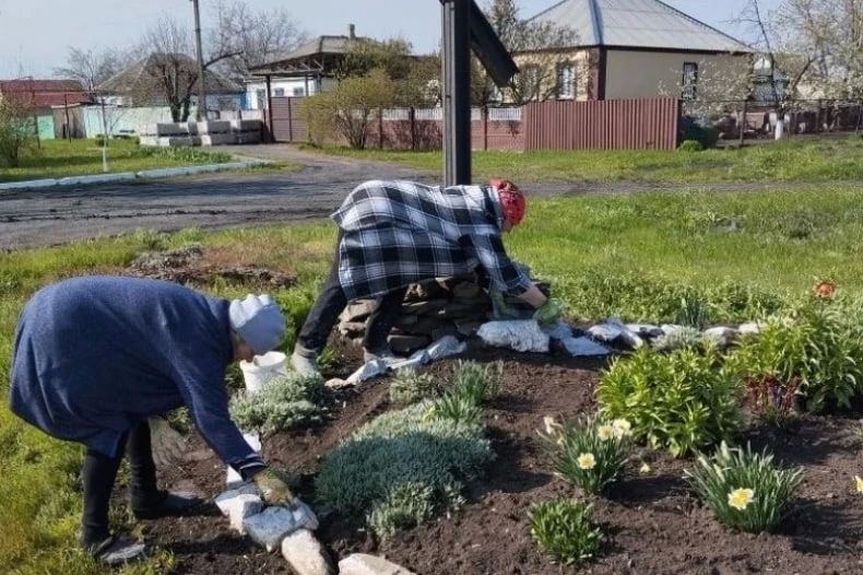В населённых пунктах округа продолжаются субботники В населённых пунктах округа продолжаются субботники