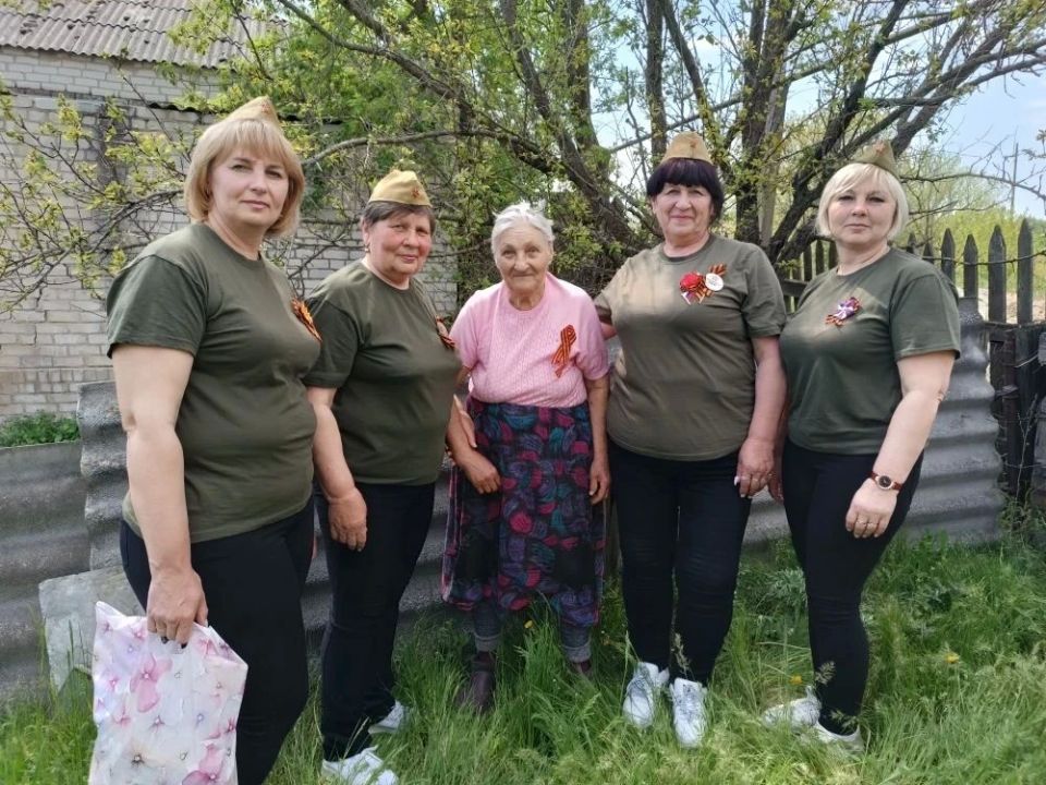 В преддверии светлого праздника Великой ПОБЕДЫ по всему Кременскому муниципальному округу прошли мероприятия с теплыми поздравлениями жителей, чье детство пришлось на суровые годы Великой Отечественной войны В преддверии светлого праздника Великой ПОБЕДЫ по всему Кременскому муниципальному округу прошли мероприятия с теплыми поздравлениями жителей, чье детство пришлось на суровые годы Великой Отечественной войны