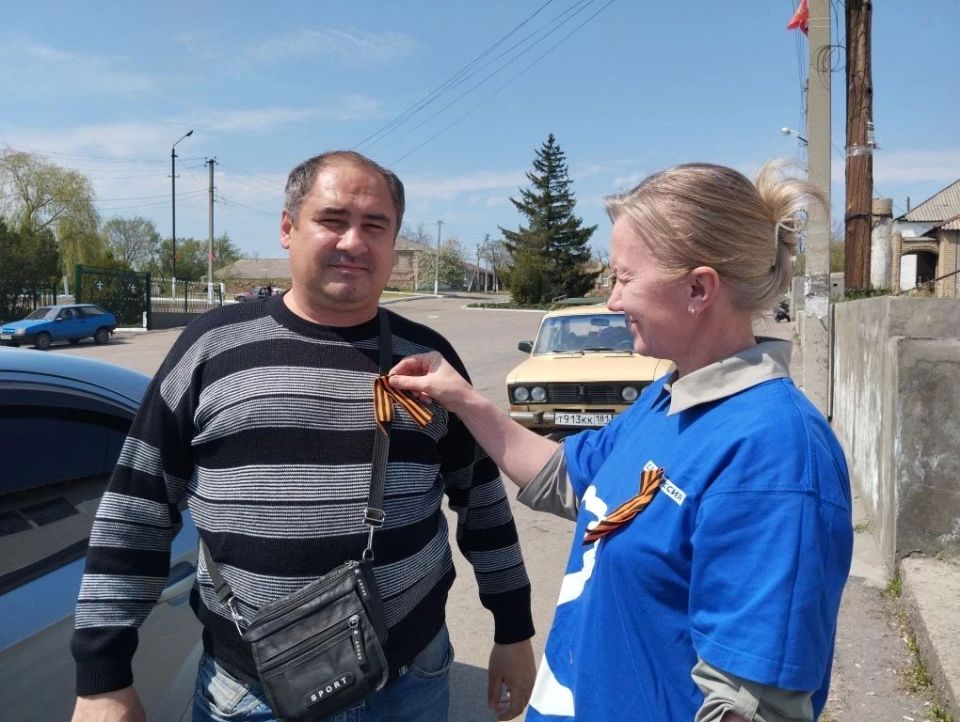 По всей территории Антрацитовского муниципального округа проходит традиционная акция «Георгиевская ленточка», приуроченная ко Дню Победы По всей территории Антрацитовского муниципального округа проходит традиционная акция «Георгиевская ленточка», приуроченная ко Дню Победы