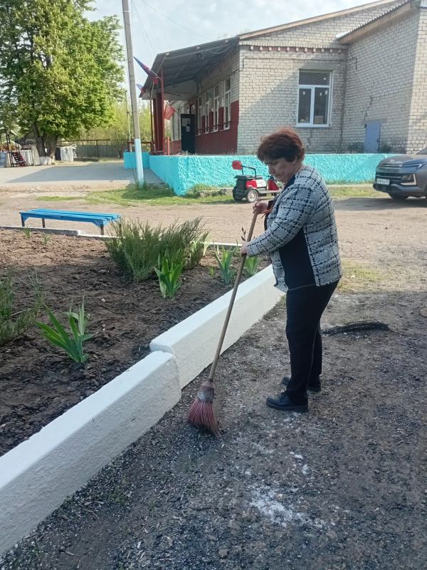 В Валуйском отделе жизнеобеспечения не сбавляют темпов работы по благоустройству – у нас продолжаются традиционные субботники, посвящённые майским праздникам! В Валуйском отделе жизнеобеспечения не сбавляют темпов работы по благоустройству – у нас продолжаются традиционные субботники, посвящённые майским праздникам!