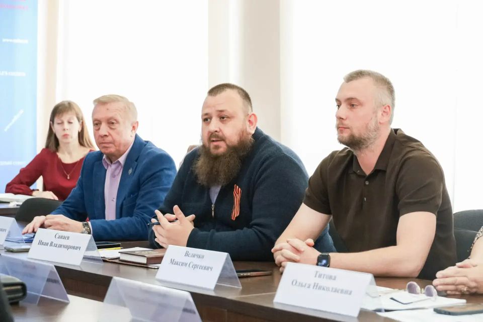 В Социальном комитете обсудили перспективу работы поликлиники в Луганской городской многопрофильной больнице № 2 В Социальном комитете обсудили перспективу работы поликлиники в Луганской городской многопрофильной больнице № 2