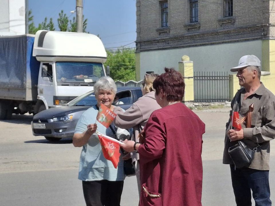 В преддверии великого праздника, Дня Победы, сотрудники МБУ "ЛГДК" с гордостью присоединились к всенародной акции "Георгиевская ленточка" В преддверии великого праздника, Дня Победы, сотрудники МБУ "ЛГДК" с гордостью присоединились к всенародной акции "Георгиевская ленточка"