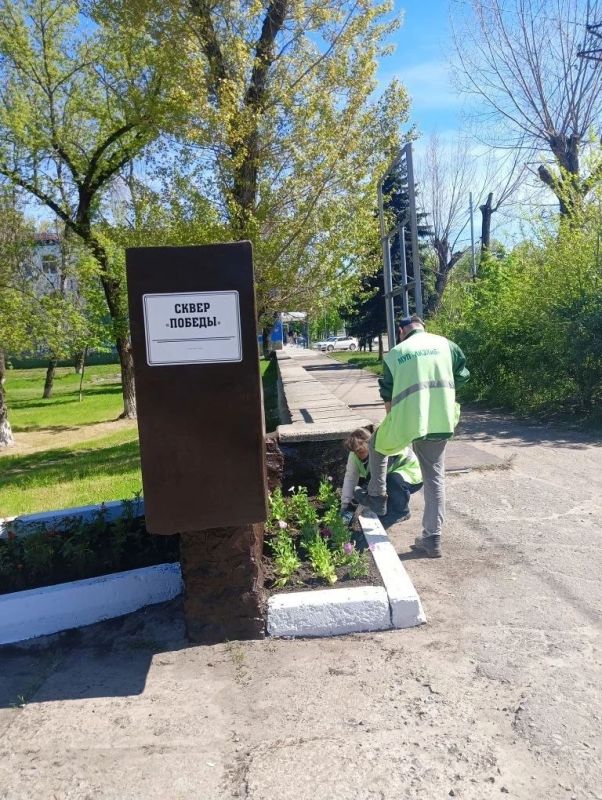 В столичном Сквере Победы начались озеленительные работы В столичном Сквере Победы начались озеленительные работы