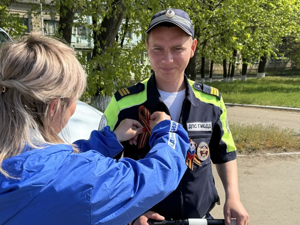 Символ мужества и связи поколений: в Меловском муниципальном округе стартовала акция «Георгиевская ленточка» Символ мужества и связи поколений: в Меловском муниципальном округе стартовала акция «Георгиевская ленточка»