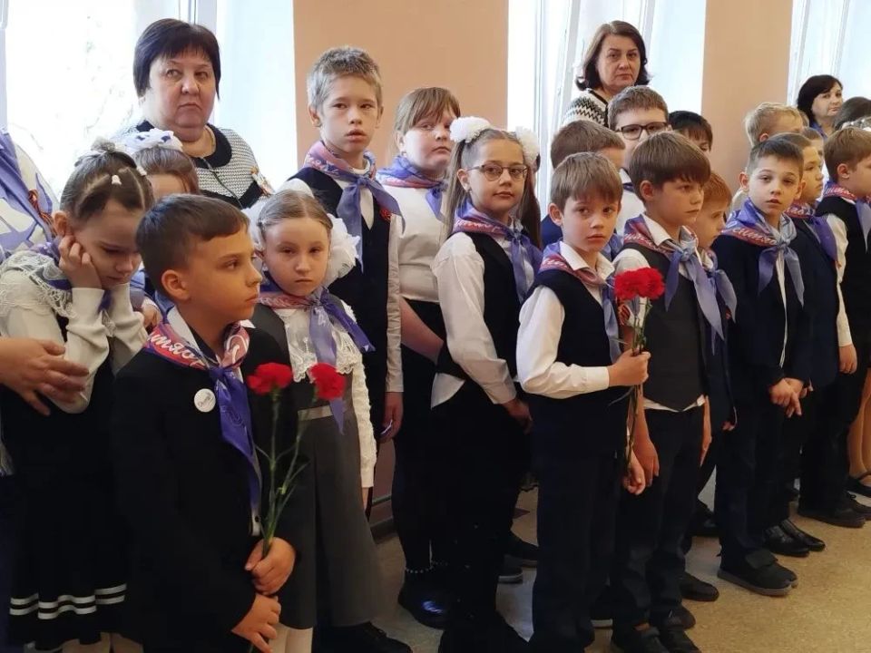 В УВК №10 состоялось открытие Парты Героя в память об участнике СВО и выпускнике Владиславе Ткаченко В УВК №10 состоялось открытие Парты Героя в память об участнике СВО и выпускнике Владиславе Ткаченко