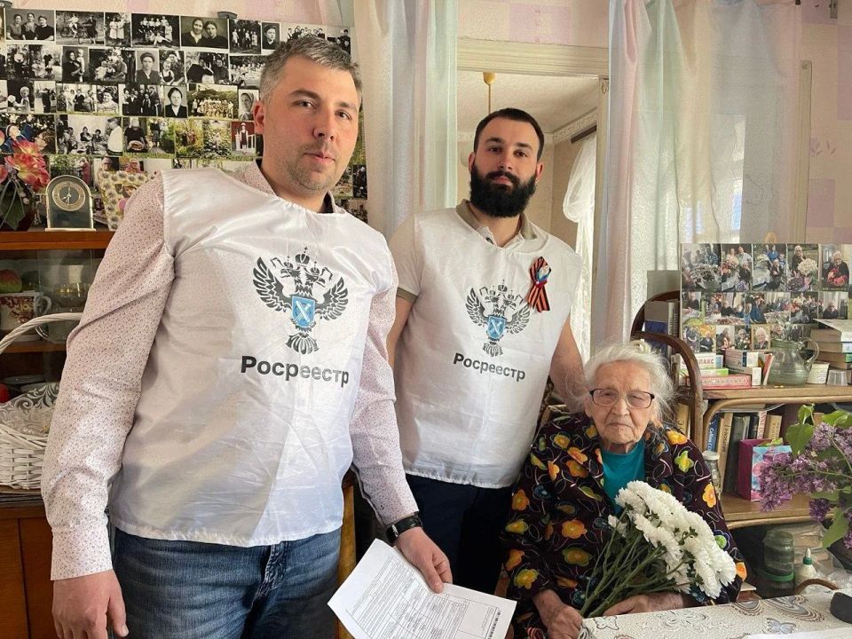 Молодёжные советы Росреестра и Роскадастра ЛНР оказали помощь ветерану Великой Отечественной войны Молодёжные советы Росреестра и Роскадастра ЛНР оказали помощь ветерану Великой Отечественной войны