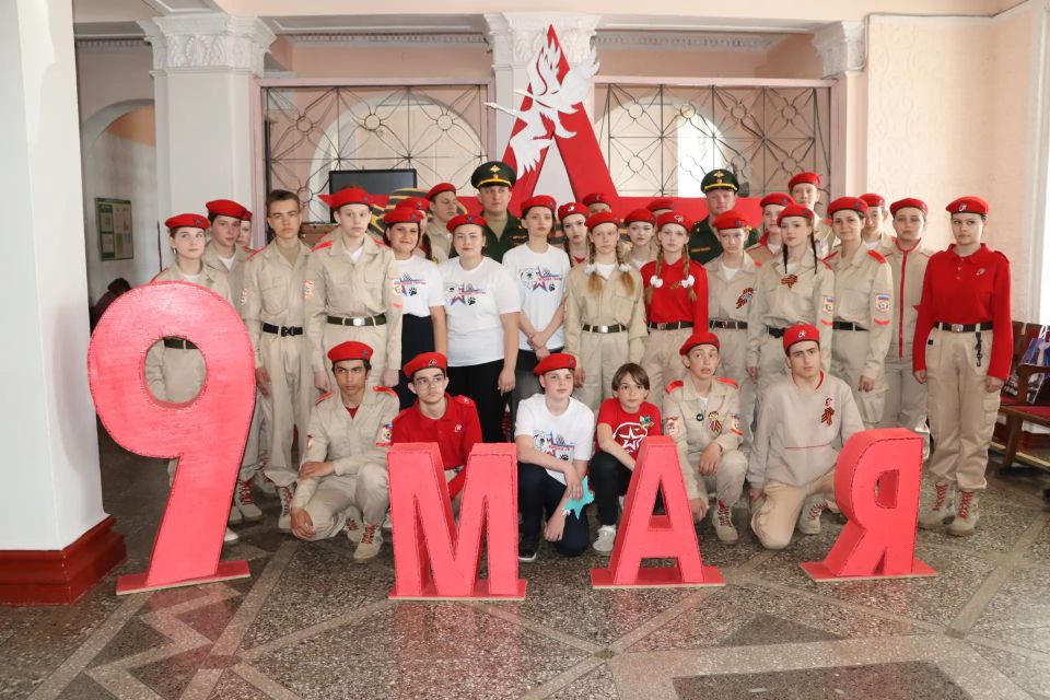 «Диалог с Героем»: юнармейцы Стаханова встретились с действующим офицером Владиславом Жуковым «Диалог с Героем»: юнармейцы Стаханова встретились с действующим офицером Владиславом Жуковым