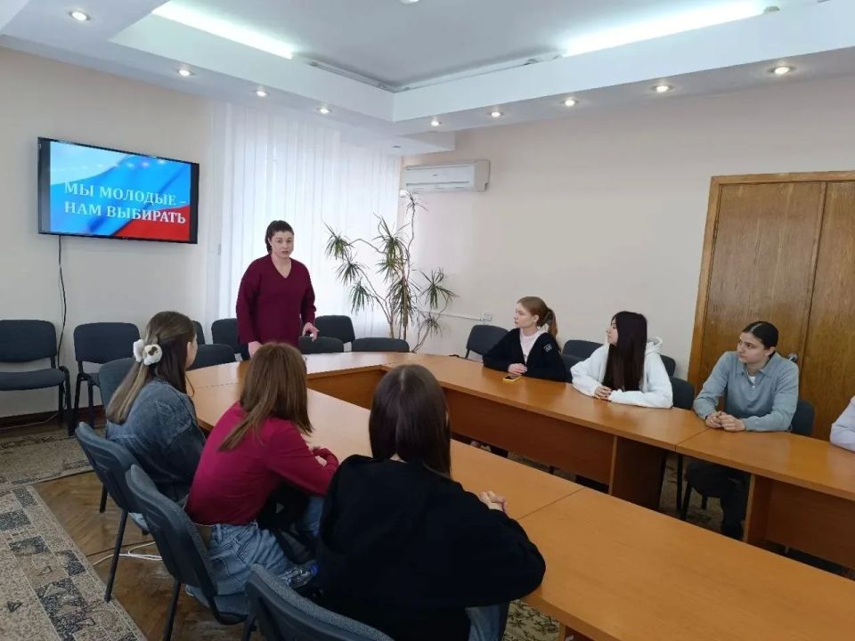 В Кировске продолжаются мероприятия ко Дню молодого избирателя В Кировске продолжаются мероприятия ко Дню молодого избирателя