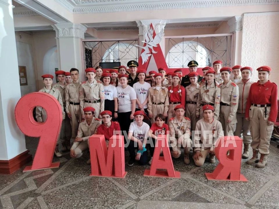 В рамках проекта «Диалоги с Героями» в Стаханове состоялась встреча молодежи с участником специальной военной операции Владиславом Николаевичем Жуковым В рамках проекта «Диалоги с Героями» в Стаханове состоялась встреча молодежи с участником специальной военной операции Владиславом Николаевичем Жуковым