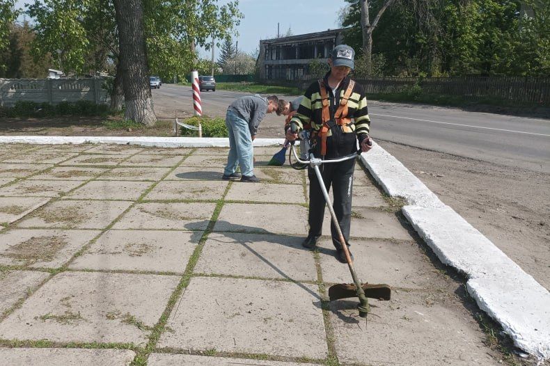 В населённых пунктах округа продолжаются субботники В населённых пунктах округа продолжаются субботники