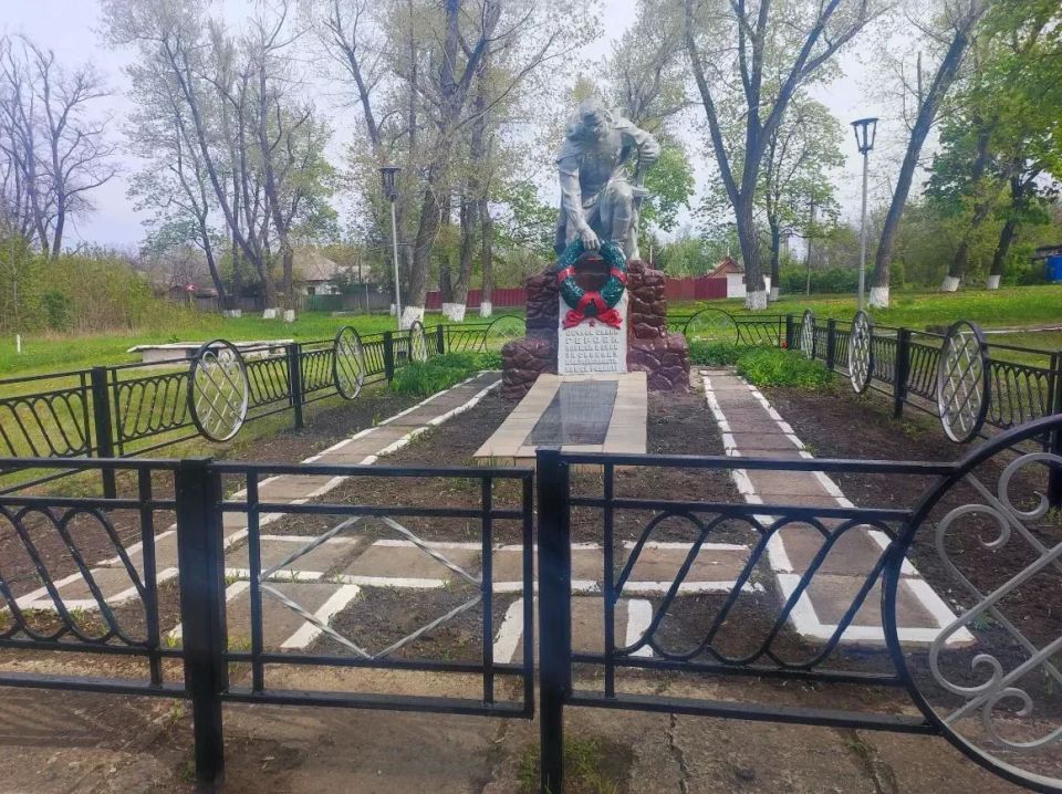 Глава Антрацитовского муниципального округа Сергей Саенко поблагодарил всех активных жителей за благоустройство территорий Глава Антрацитовского муниципального округа Сергей Саенко поблагодарил всех активных жителей за благоустройство территорий
