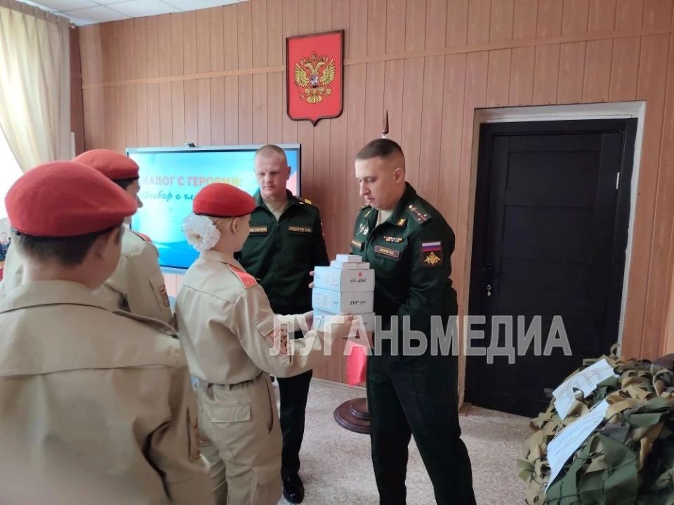 В рамках проекта «Диалоги с Героями» в Стаханове состоялась встреча молодежи с участником специальной военной операции Владиславом Николаевичем Жуковым В рамках проекта «Диалоги с Героями» в Стаханове состоялась встреча молодежи с участником специальной военной операции Владиславом Николаевичем Жуковым