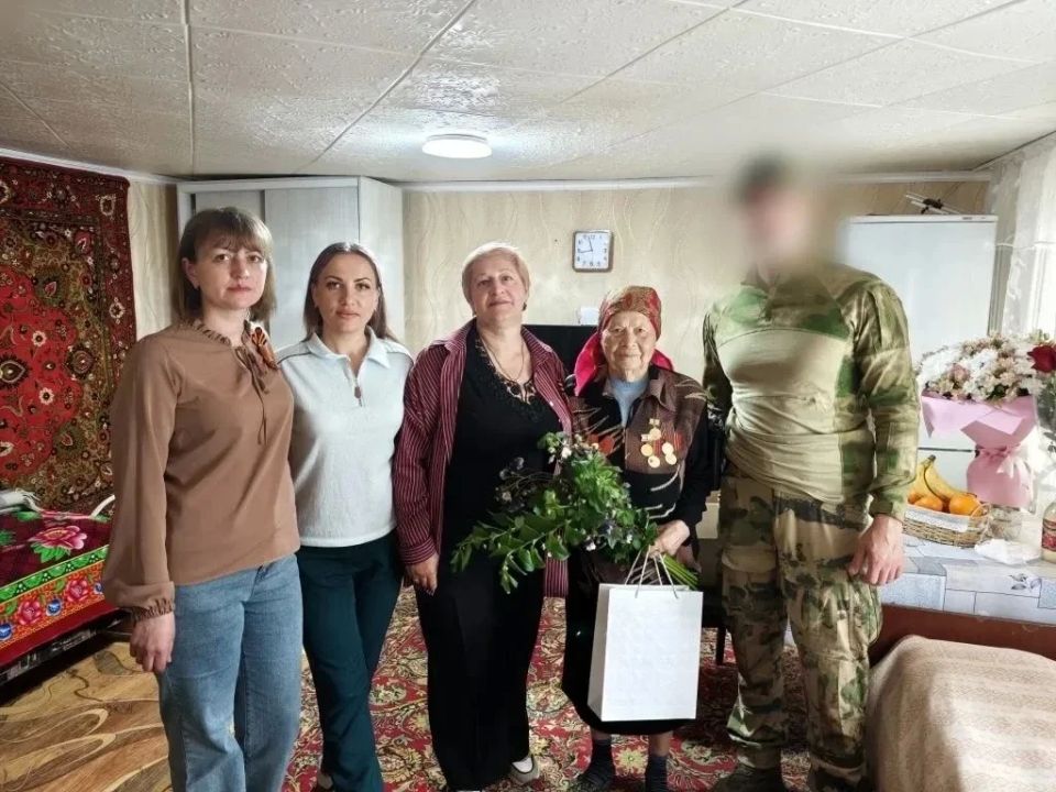 Члены избирательных комиссий Старобельского округа навестили жительницу блокадного Ленинграда Члены избирательных комиссий Старобельского округа навестили жительницу блокадного Ленинграда