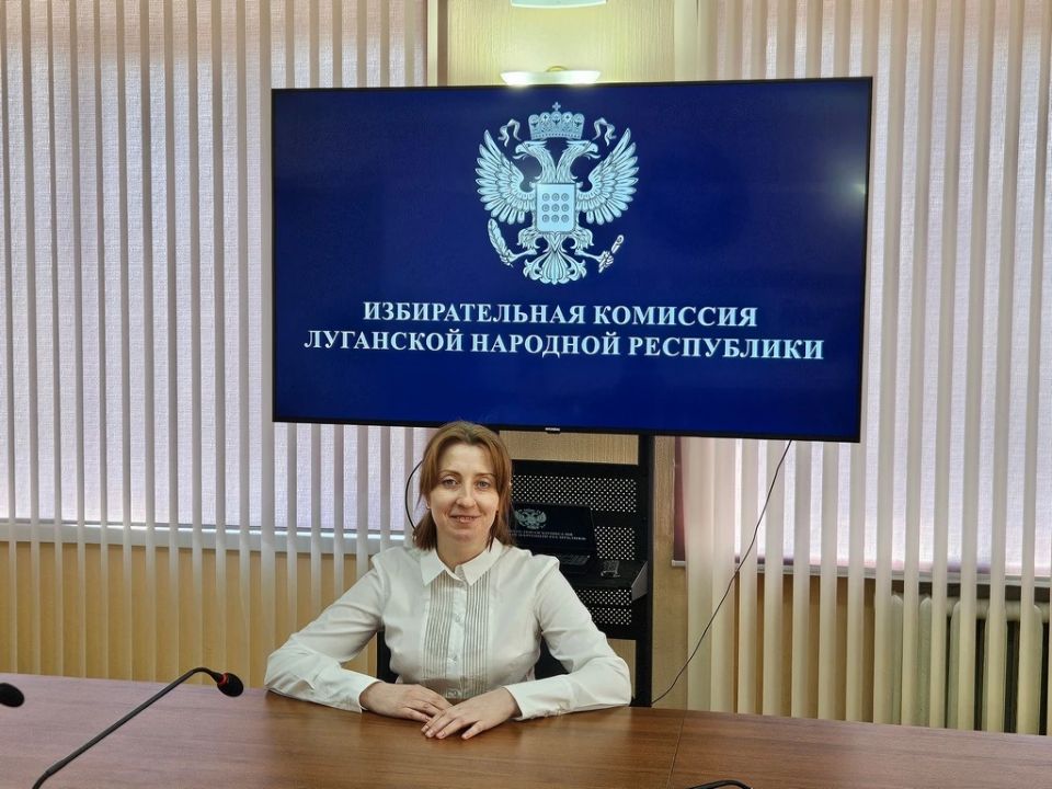 Сотрудники аппарата Избирательной комиссии ЛНР успешно прошли аттестацию Сотрудники аппарата Избирательной комиссии ЛНР успешно прошли аттестацию