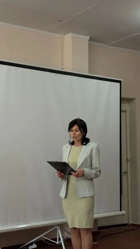 «Музыка и память»…. Концерт с таким трогательным названием прошёл в Детской школе искусств № 2 г. Ровеньки «Музыка и память»…. Концерт с таким трогательным названием прошёл в Детской школе искусств № 2 г. Ровеньки