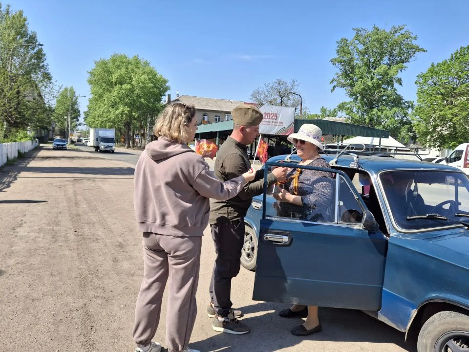 В преддверии великого праздника, Дня Победы, сотрудники МБУ "ЛГДК" с гордостью присоединились к всенародной акции "Георгиевская ленточка" В преддверии великого праздника, Дня Победы, сотрудники МБУ "ЛГДК" с гордостью присоединились к всенародной акции "Георгиевская ленточка"