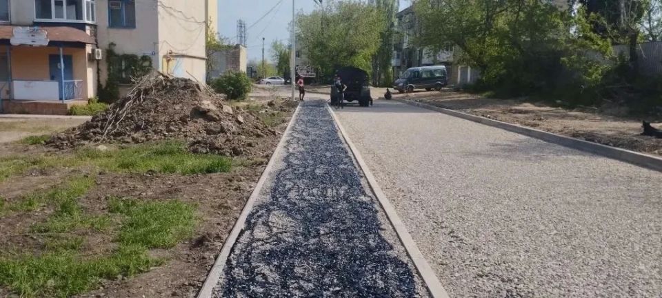 В Краснодоне продолжаем благоустройство дороги по улице Микроцентр В Краснодоне продолжаем благоустройство дороги по улице Микроцентр
