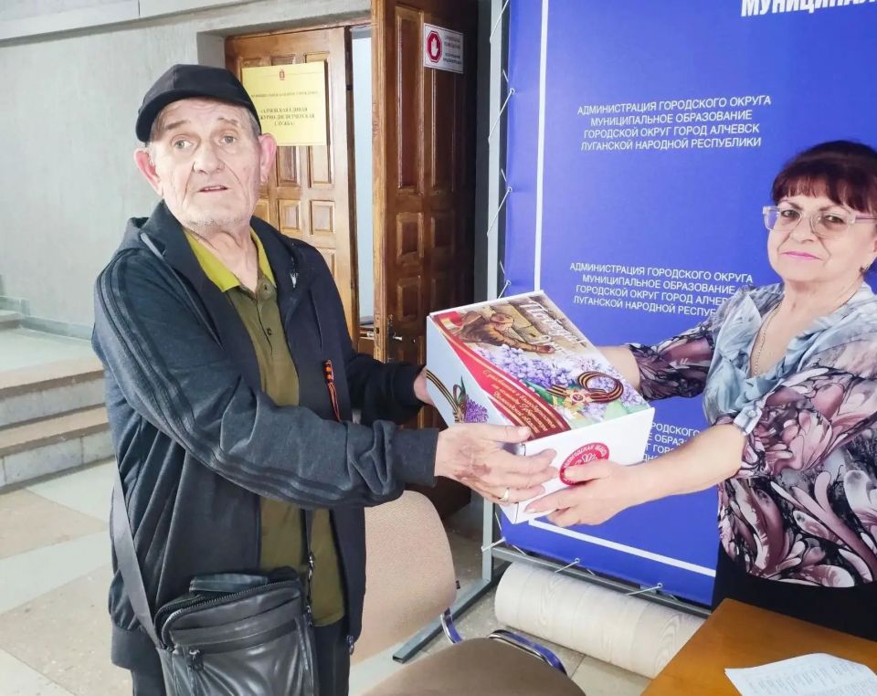 Подарочные наборы Губернатора Вологодской области доставлены ветеранам Великой Отечественной войны в Алчевск Подарочные наборы Губернатора Вологодской области доставлены ветеранам Великой Отечественной войны в Алчевск