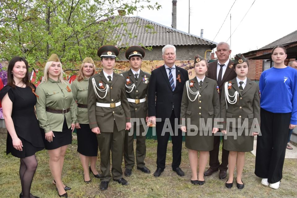 Ветерану вручили поздравления и подарки от Президента и Главы республики Ветерану вручили поздравления и подарки от Президента и Главы республики
