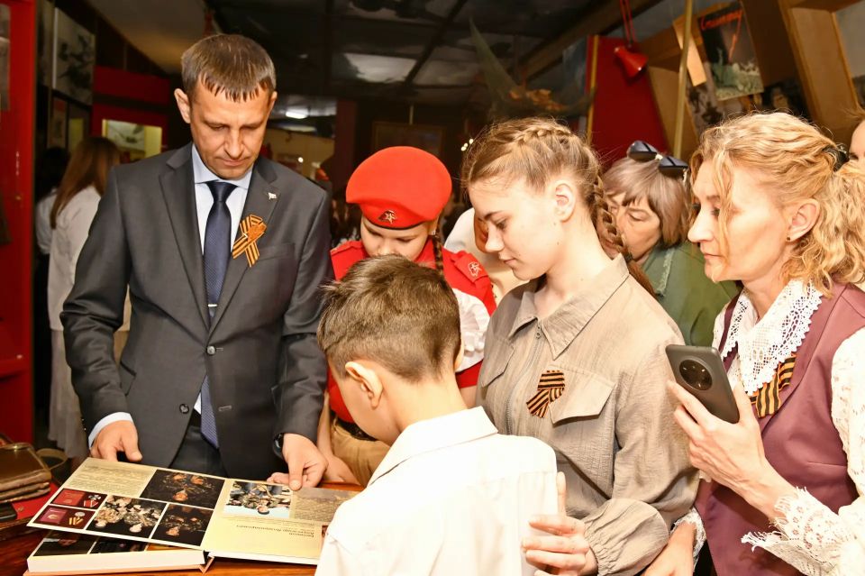 Вместе с близкими и родными павших бойцов, учащимися СШ №9 в краеведческом музее присутствовали на презентации уникальной Книги памяти в честь участников СВО Вместе с близкими и родными павших бойцов, учащимися СШ №9 в краеведческом музее присутствовали на презентации уникальной Книги памяти в честь участников СВО