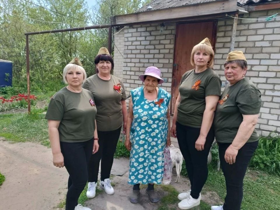 В преддверии светлого праздника Великой ПОБЕДЫ по всему Кременскому муниципальному округу прошли мероприятия с теплыми поздравлениями жителей, чье детство пришлось на суровые годы Великой Отечественной войны В преддверии светлого праздника Великой ПОБЕДЫ по всему Кременскому муниципальному округу прошли мероприятия с теплыми поздравлениями жителей, чье детство пришлось на суровые годы Великой Отечественной войны
