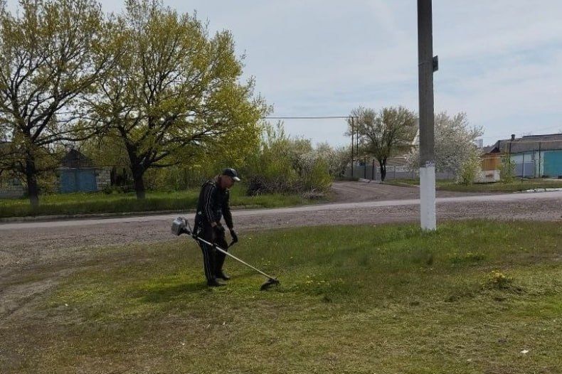 В населённых пунктах округа продолжаются субботники В населённых пунктах округа продолжаются субботники