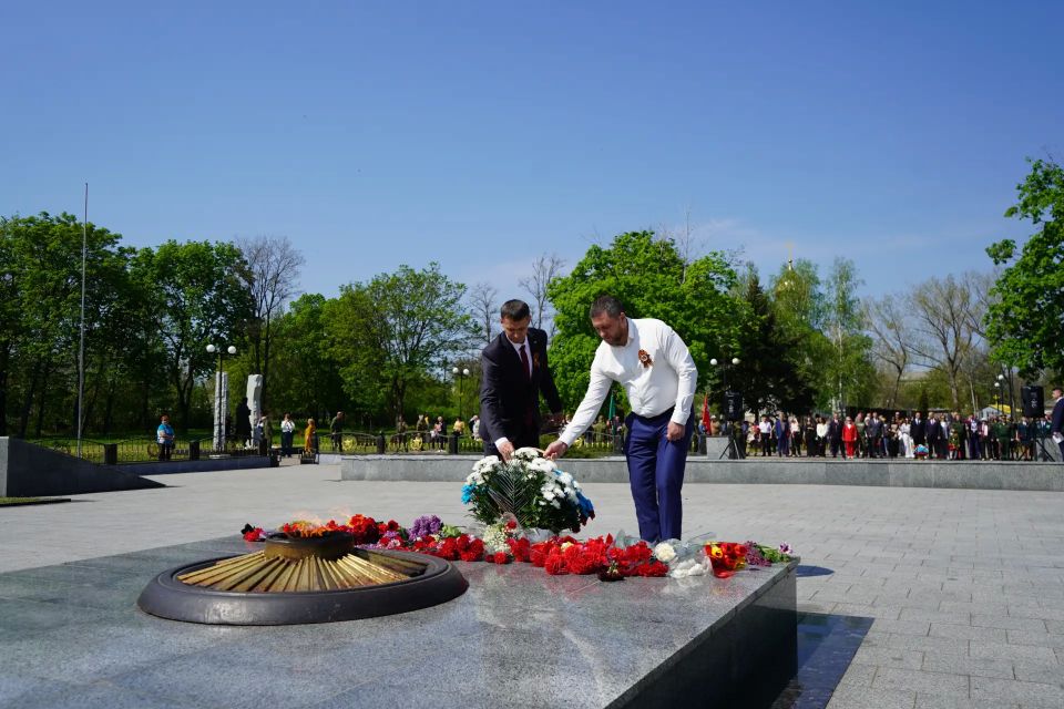 День 9 мая всегда начинаем в Парке имени Героев Сталинградской битвы День 9 мая всегда начинаем в Парке имени Героев Сталинградской битвы