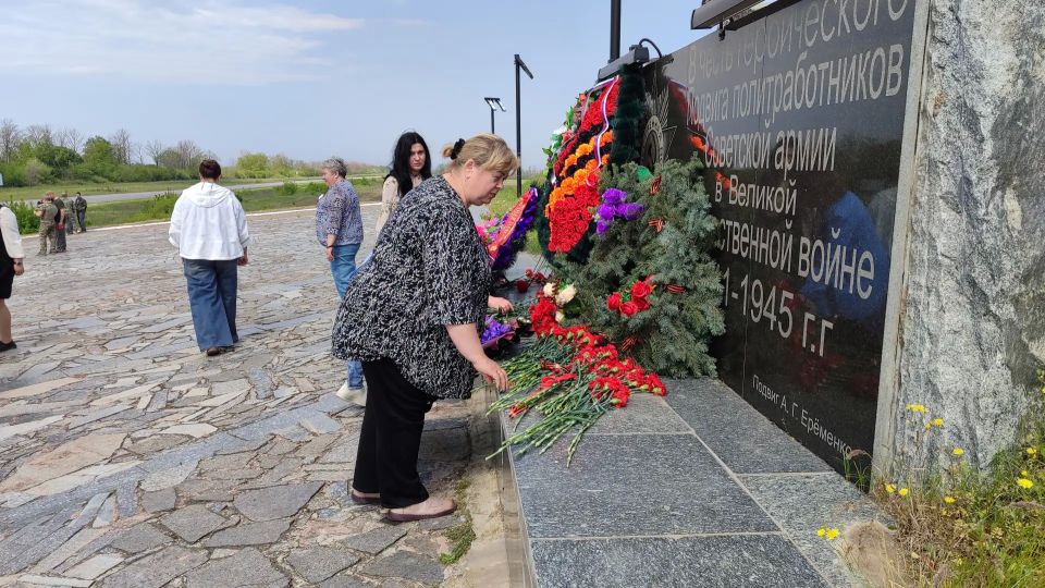 Руководство, представители администрации и профильных подразделений Луганского центра медицины катастроф почтили память воинов, павших в годы Великой Отечественной войны Руководство, представители администрации и профильных подразделений Луганского центра медицины катастроф почтили память воинов, павших в годы Великой Отечественной войны