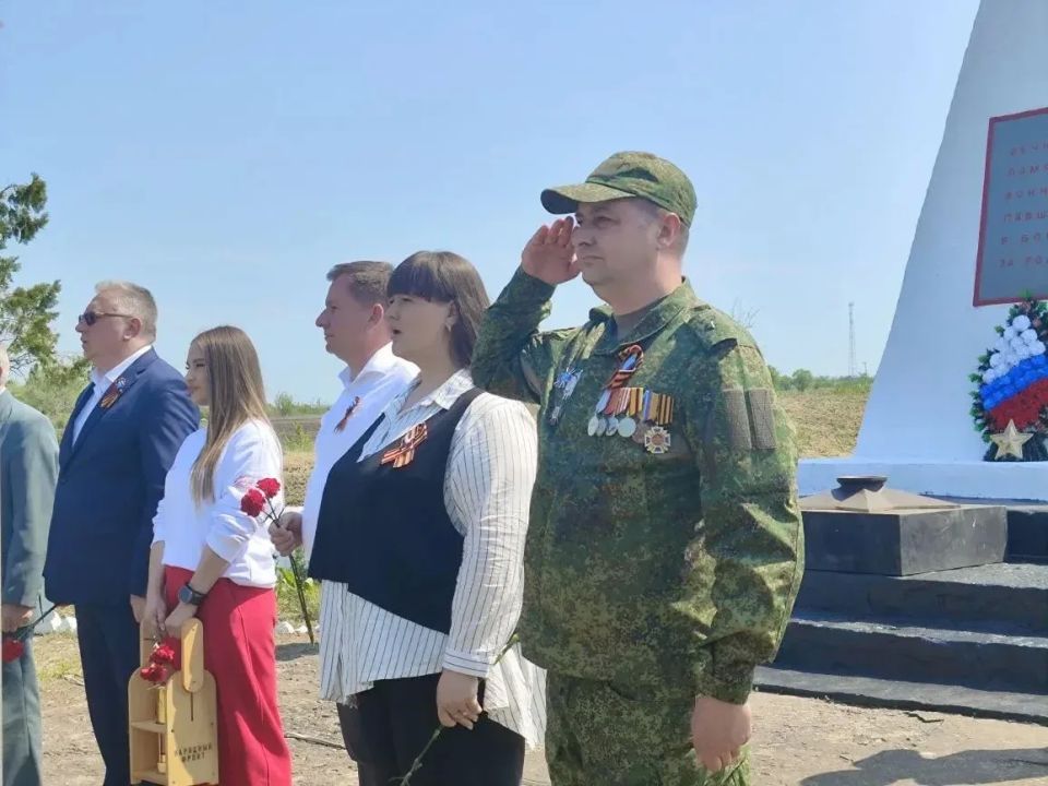Красная звезда в Червоном Жовтне: Народный фронт восстановил пятый мемориал в ЛНР Красная звезда в Червоном Жовтне: Народный фронт восстановил пятый мемориал в ЛНР