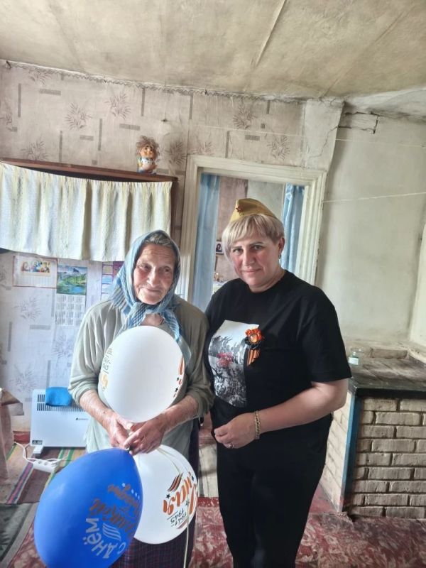 В великий праздник День Победы представители отдела по жизнеобеспечению с Новая Астрахань Кременского МО совместно с работниками сельского дома культуры поздравили ветеранов ВОВ и детей войны с праздником Великой Победы и... В великий праздник День Победы представители отдела по жизнеобеспечению с Новая Астрахань Кременского МО совместно с работниками сельского дома культуры поздравили ветеранов ВОВ и детей войны с праздником Великой Победы и...