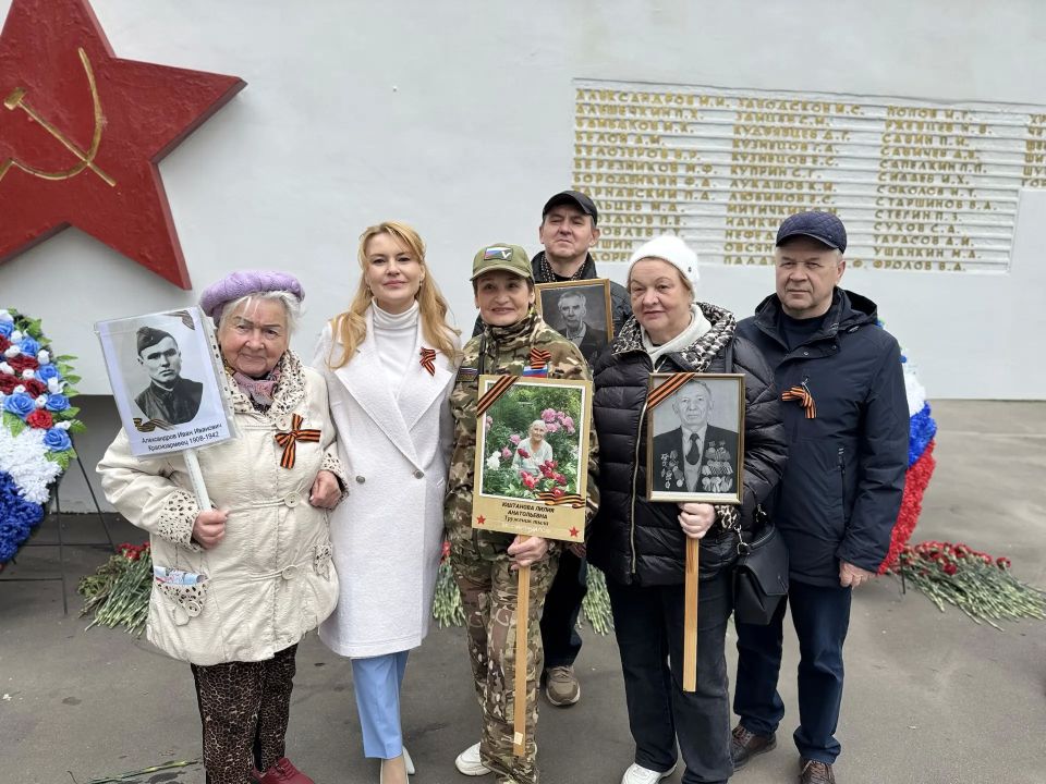 Дарья Лантратова: Праздник Победы встречаю вместе с жителями Мосрентгена у памятника погибшим на фронтах Великой Отечественной Войны Дарья Лантратова: Праздник Победы встречаю вместе с жителями Мосрентгена у памятника погибшим на фронтах Великой Отечественной Войны