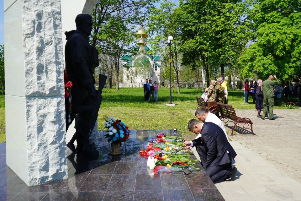День 9 мая всегда начинаем в Парке имени Героев Сталинградской битвы День 9 мая всегда начинаем в Парке имени Героев Сталинградской битвы