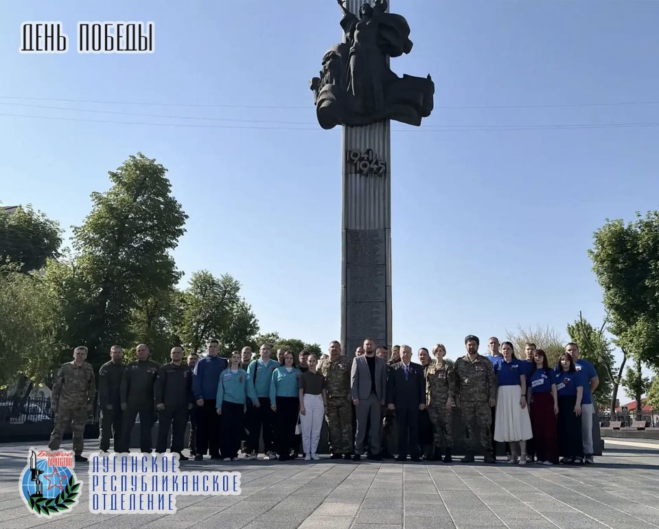 9 мая Денис Мирошниченко Председатель Народного Совета Луганской Народной Республики, Виктор Водолацкий депутат Госдумы Российской Федерации, Юрий Резанов руководитель Луганского республиканского отделения Всероссийской... 9 мая Денис Мирошниченко Председатель Народного Совета Луганской Народной Республики, Виктор Водолацкий депутат Госдумы Российской Федерации, Юрий Резанов руководитель Луганского республиканского отделения Всероссийской...