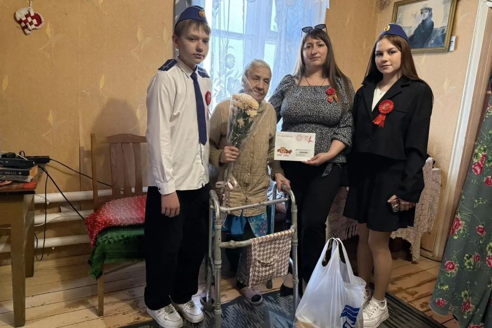 В пгт Ленинский поздравили участников Великой Отечественной Войны с 81-й годовщиной Великой Победы! В пгт Ленинский поздравили участников Великой Отечественной Войны с 81-й годовщиной Великой Победы!