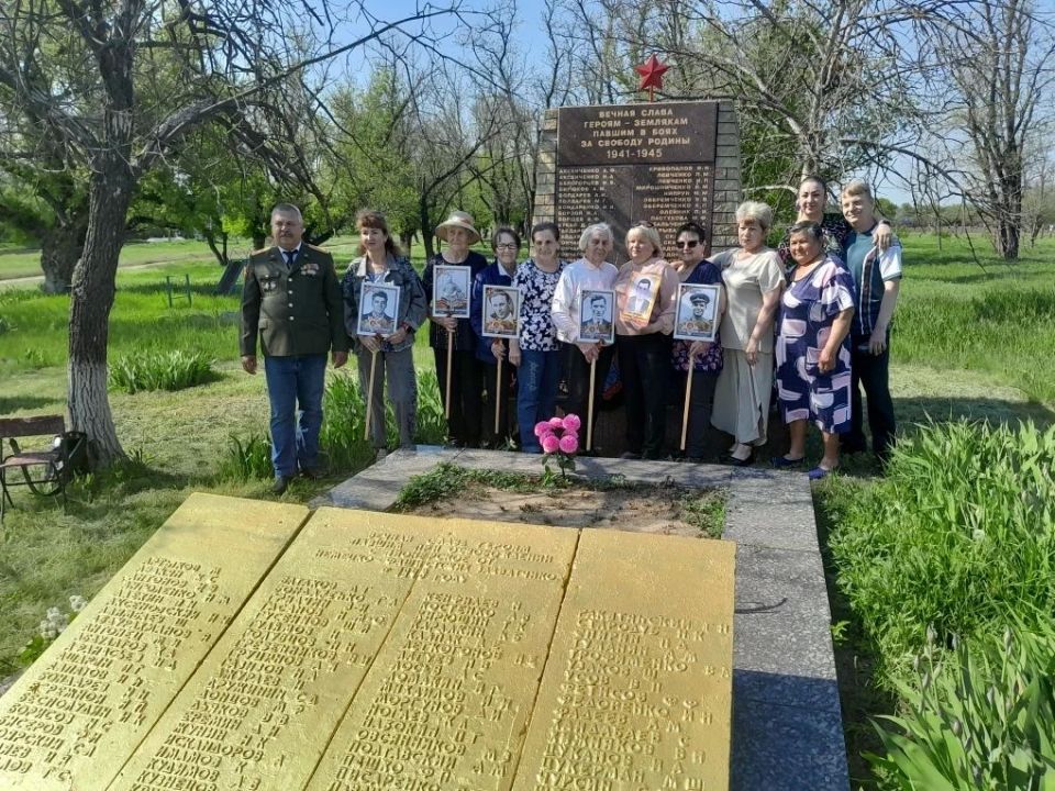 С Днём Победы!. Это великий праздник свободы и мира, ставший возможным благодаря подвигу советских солдат С Днём Победы!. Это великий праздник свободы и мира, ставший возможным благодаря подвигу советских солдат