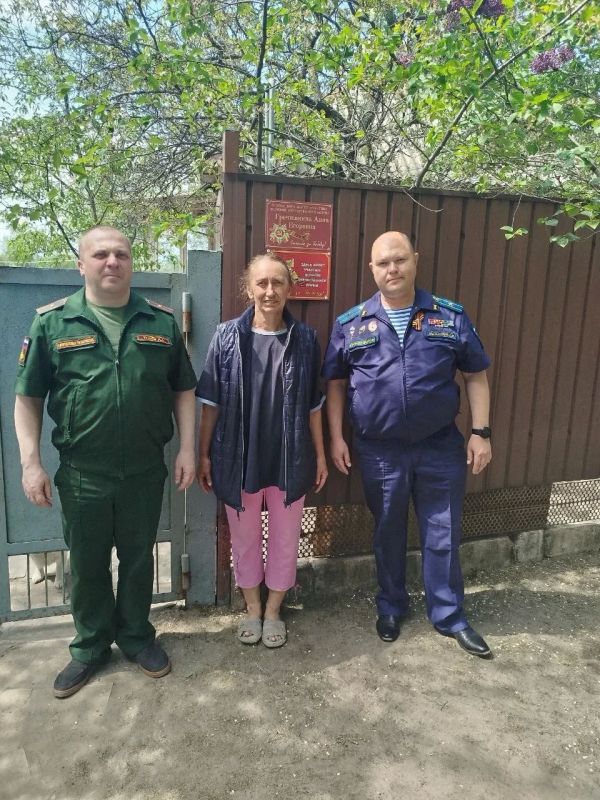 Сердечные поздравления ветерану: Новоайдарский военкомат и полиция чествуют Анну Егоровну Гречишкину Сердечные поздравления ветерану: Новоайдарский военкомат и полиция чествуют Анну Егоровну Гречишкину
