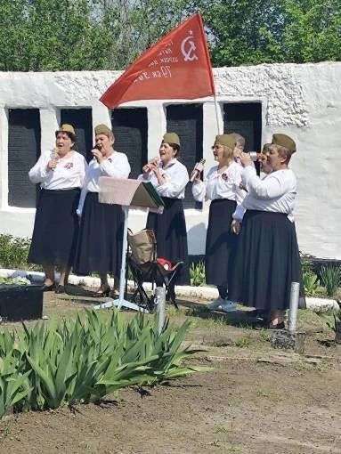 Сегодня работники отдела по жизнеобеспечению п. Поречье, пгт Изварино, пгт Урало-Кавказ собрались, чтобы почтить память героев Великой Отечественной войны Сегодня работники отдела по жизнеобеспечению п. Поречье, пгт Изварино, пгт Урало-Кавказ собрались, чтобы почтить память героев Великой Отечественной войны
