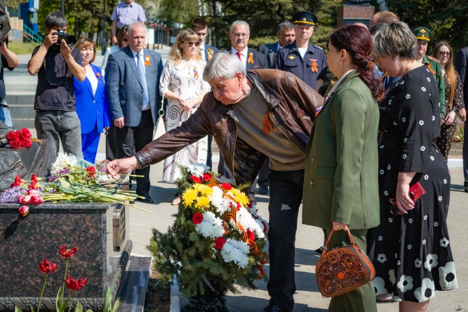 Константин Бутримов: Огонь памяти, связывающий поколения: 9 Мая в Антраците Константин Бутримов: Огонь памяти, связывающий поколения: 9 Мая в Антраците