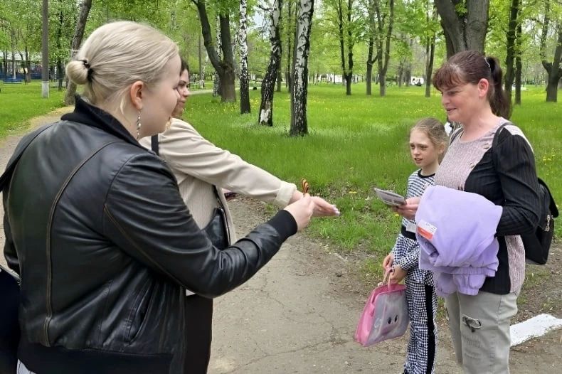 Свердловская центральная городская библиотека им. В.П. Астафьева присоединилась к всероссийской акции «Георгиевская ленточка» Свердловская центральная городская библиотека им. В.П. Астафьева присоединилась к всероссийской акции «Георгиевская ленточка»