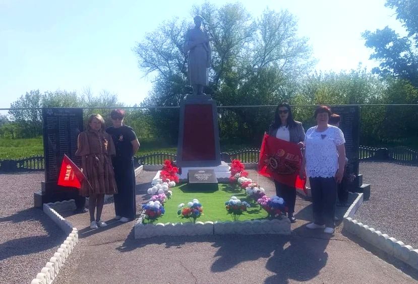 В День Победы жители Новоайдарского округа почтили память героев В День Победы жители Новоайдарского округа почтили память героев