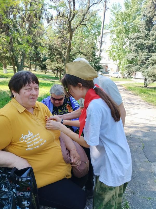 Всероссийская акция «Георгиевская лента» в Рубежном продолжается Всероссийская акция «Георгиевская лента» в Рубежном продолжается