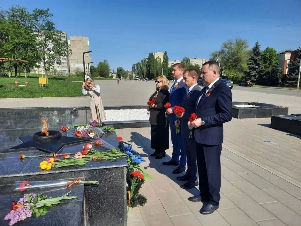 Андрей Губарев: Память, объединяющая поколения: возложение цветов к мемориалу в честь 81й годовщины Победы Андрей Губарев: Память, объединяющая поколения: возложение цветов к мемориалу в честь 81й годовщины Победы