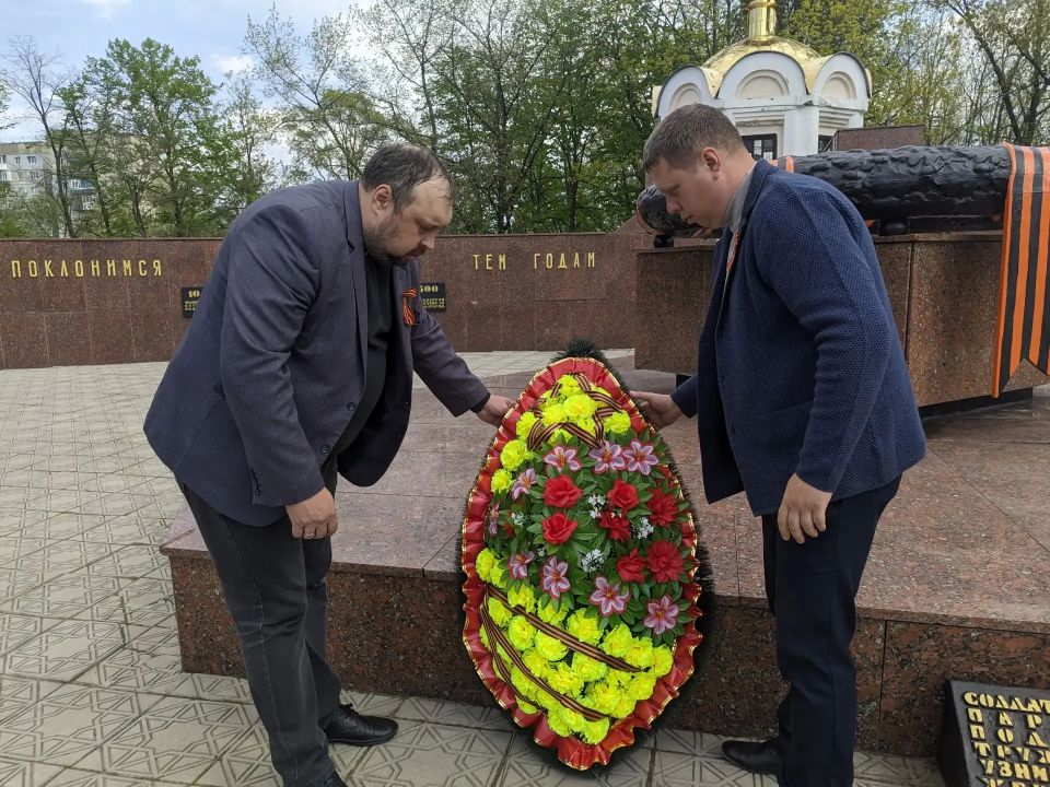 В Лисичанске почтили память героев Великой Отечественной войны В Лисичанске почтили память героев Великой Отечественной войны
