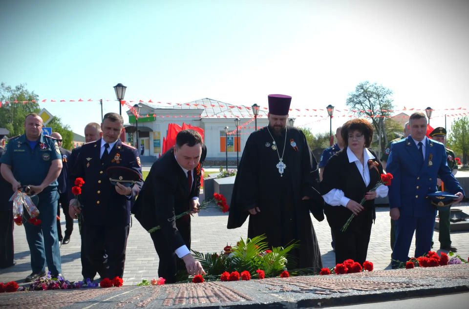 Память, объединяющая поколения: Новоайдарский округ чтит героев! Память, объединяющая поколения: Новоайдарский округ чтит героев!