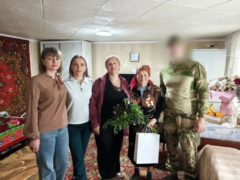 Члены избирательных комиссий Старобельского округа навестили жительницу блокадного Ленинграда Члены избирательных комиссий Старобельского округа навестили жительницу блокадного Ленинграда