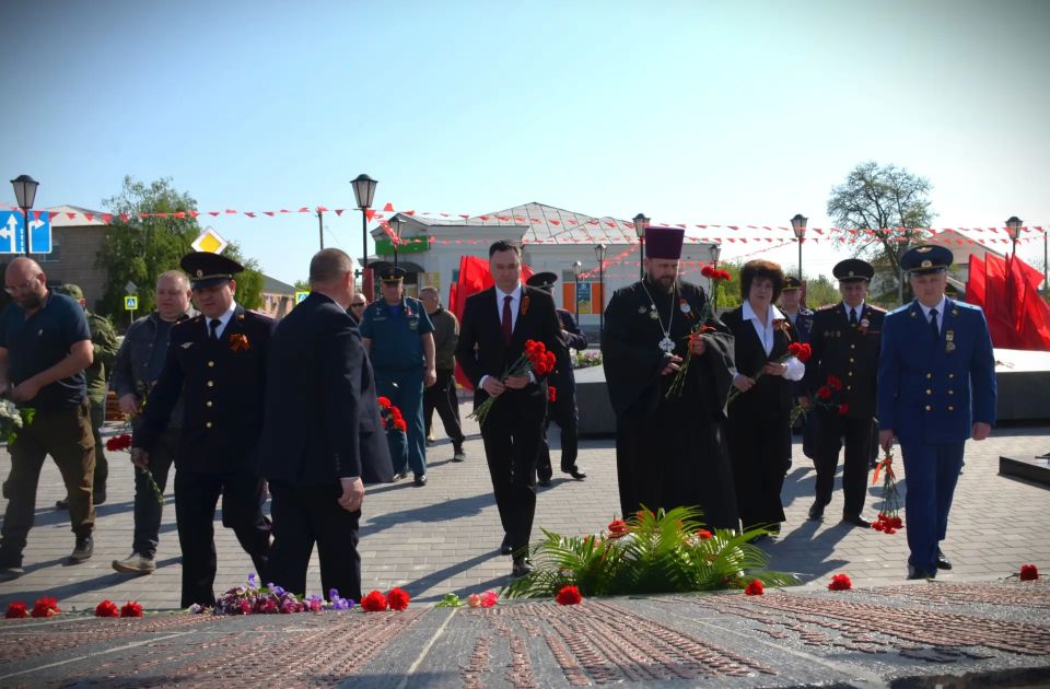 Память, объединяющая поколения: Новоайдарский округ чтит героев! Память, объединяющая поколения: Новоайдарский округ чтит героев!