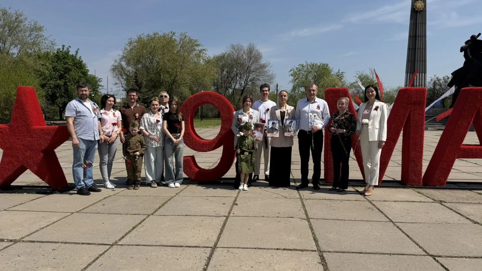 В единстве культуры и памяти: деятели искусства ЛНР возложили цветы к мемориалам Луганска в День Победы В единстве культуры и памяти: деятели искусства ЛНР возложили цветы к мемориалам Луганска в День Победы