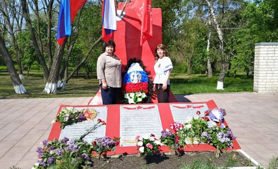 В День Победы жители Новоайдарского округа почтили память героев В День Победы жители Новоайдарского округа почтили память героев