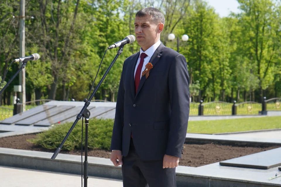 День 9 мая всегда начинаем в Парке имени Героев Сталинградской битвы День 9 мая всегда начинаем в Парке имени Героев Сталинградской битвы