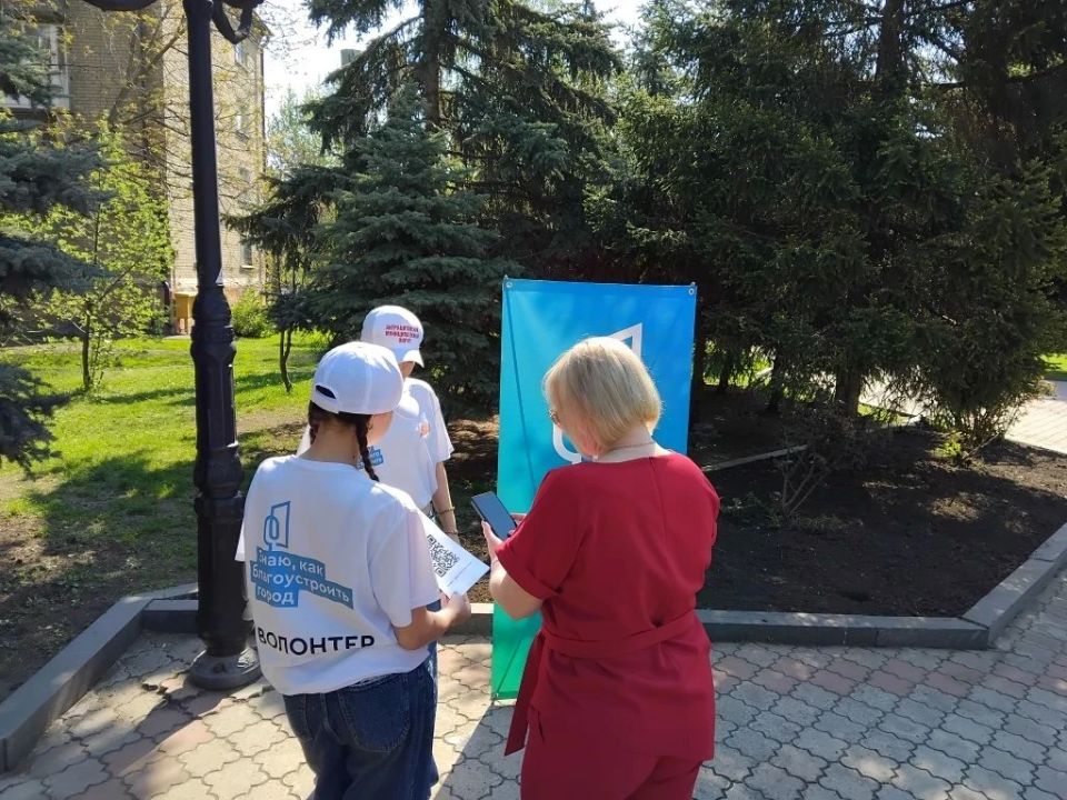 В День Победы представители органов местного самоуправления Антрацитовского муниципального округа почтили память героев Великой Отечественной войны — возложили цветы к памятным местам города В День Победы представители органов местного самоуправления Антрацитовского муниципального округа почтили память героев Великой Отечественной войны — возложили цветы к памятным местам города